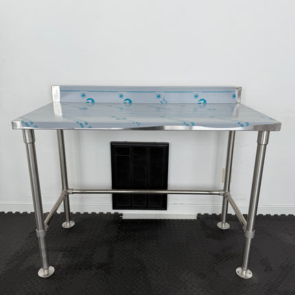 Dog Grooming table 48”x24”. Made In Canada