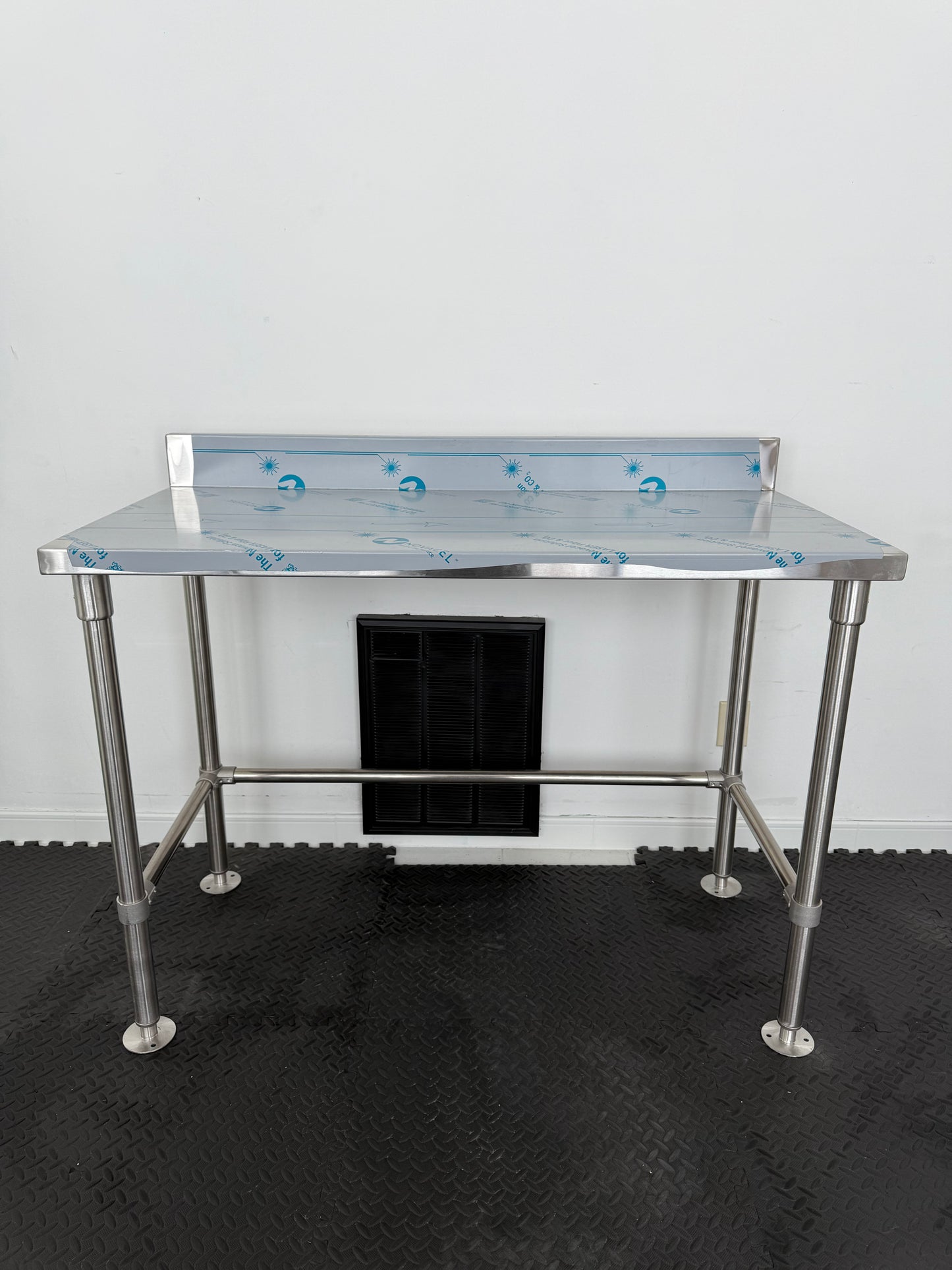 Dog Grooming table 48”x24”. Made In Canada