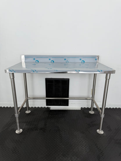 Dog Grooming table 48”x24”. Made In Canada