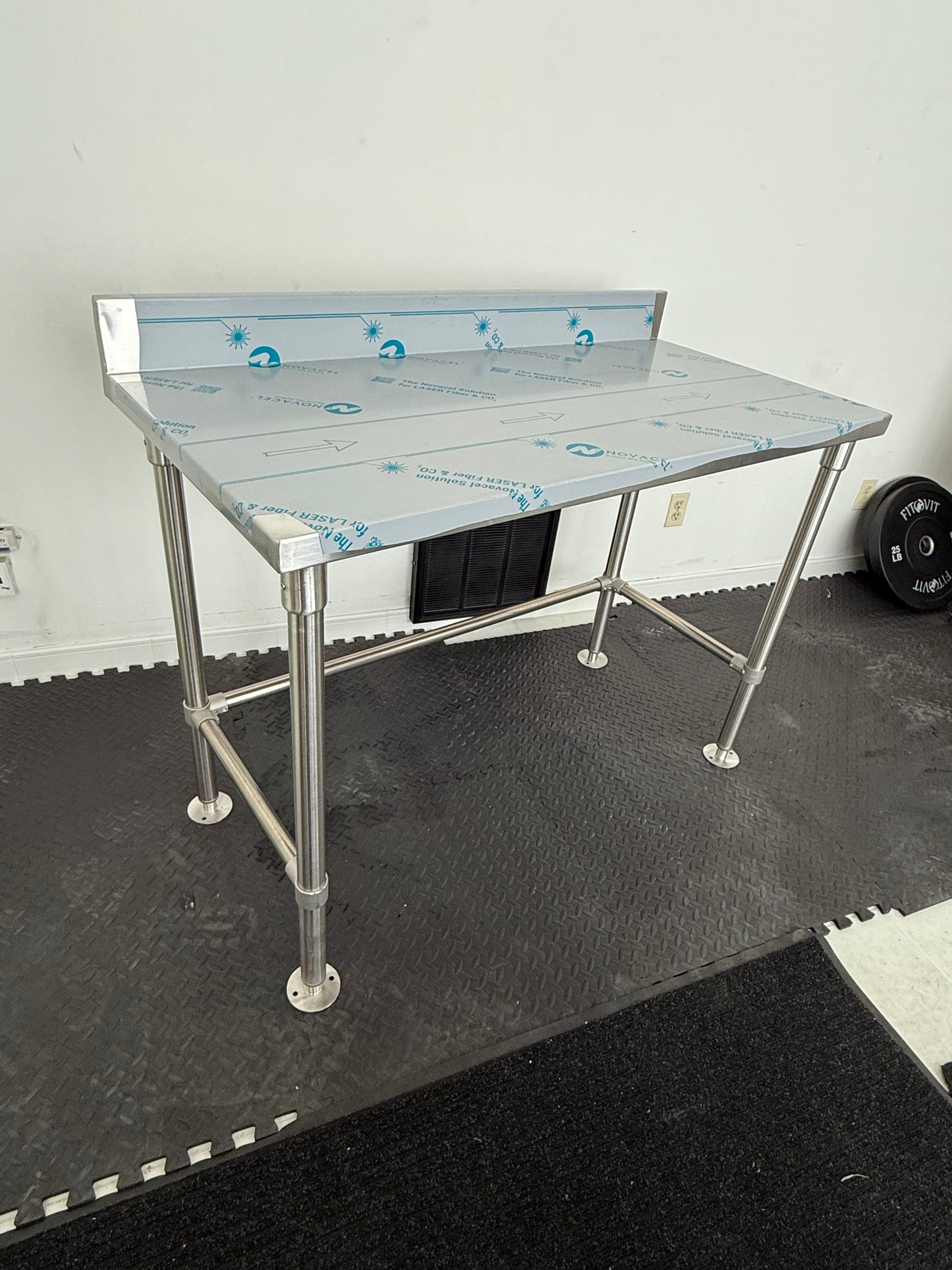Dog Grooming table 48”x24”. Made In Canada