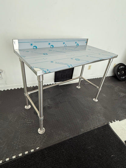 Dog Grooming table 48”x24”. Made In Canada