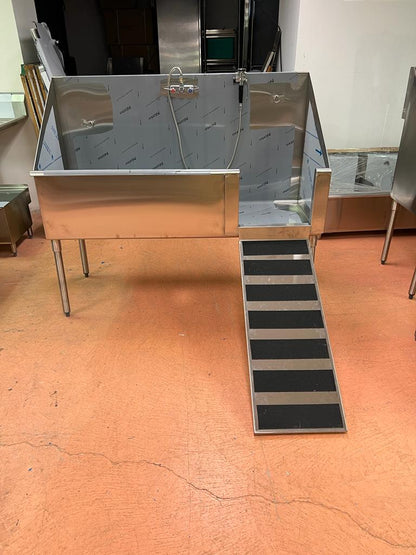 Standard Grooming Tub With Door & Ramp